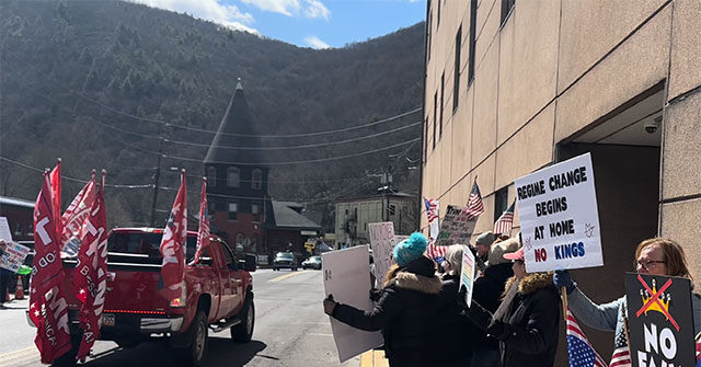 'No Kings' Protester Suggest Police Arresting Black Protesters