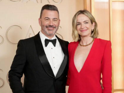 HOLLYWOOD, CALIFORNIA - MARCH 15: (L-R) Jimmy Kimmel and Molly McNearney attend the 98th A
