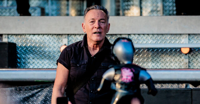 Bruce Springsteen Doubles Down on Anti-Trump, Anti-ICE Campaign; Doesn't Care About Losing Fans: 'Blowback Is Part of It'