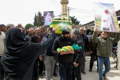 Mourners at the funeral of a woman, who was eight months pregnant with twins, killed the p