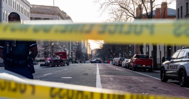 
                            Man taken into custody after driving van into security gate outside White House, authorities say - Breitbart