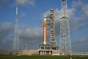 Artemis II crew, rocket ready for launch