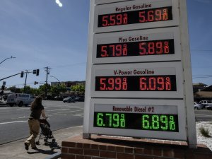 Fourth quarter GDP growth revised down to 0.7%