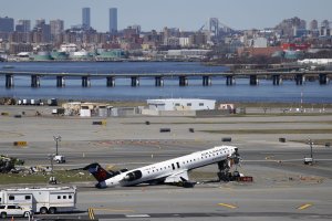 LaGuardia runway reopens; Air Canada CEO apologies for English-only remarks