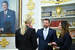 Oklahoma gov. taps energy exec to replace Markwayne Mullins in Senate