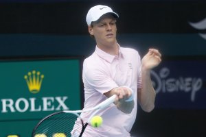 Sinner sweeps Lehecka in wet Miami Open final for rare Sunshine Double