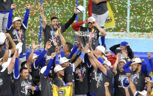 Suarez leads Venezuela past USA for first World Baseball Classic title