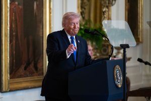 Trump accepts White House Correspondents' dinner invite, ending boycott