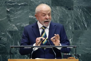 Trump advisor banned by Lula from visiting Brazil