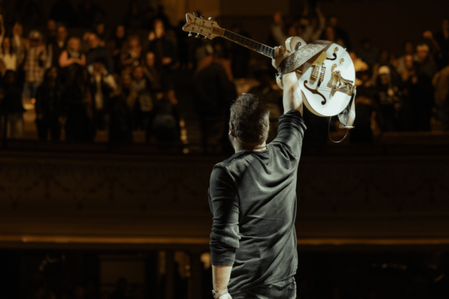 EXCLUSIVE INTERVIEW: Lee Brice’s Stirring ‘When the Kingdom Comes’: a Poignant Musica