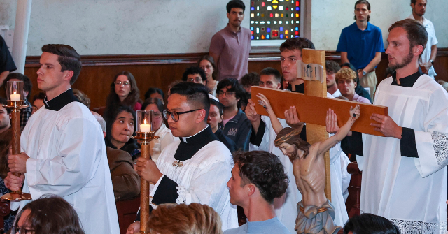 Many U.S. Catholic Dioceses to Welcome Record Numbers of Converts This Easter
