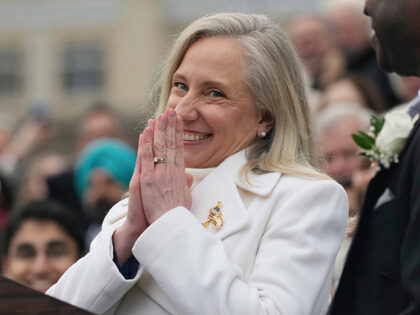 Title: APTOPIX Virginia Inauguration Image ID: 26017666784985 Article: Virginia Gov. Abiga