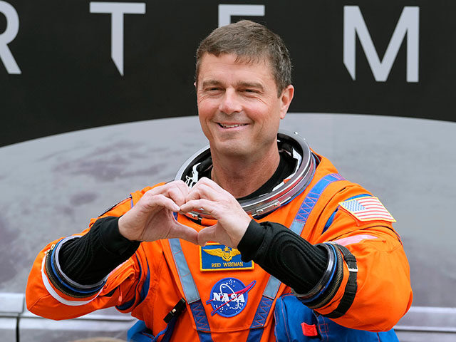 Title: NASA Artemis Moonshot Image ID: 26091670702201 Article: Mission Commander Reid Wise