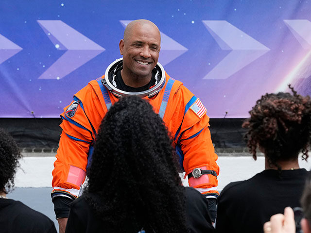 Title: NASA Artemis Moonshot Image ID: 26091685499626 Article: Astronaut pilot Victor Glov