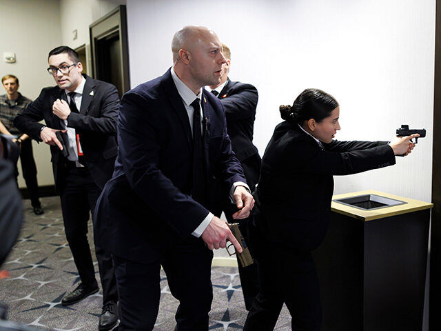 Title: Trump White House Correspondents Dinner Image ID: 26116148209994 Article: Members o