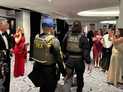 Title: Trump Correspondents Image ID: 26116197447426 Article: Members of law enforcement r