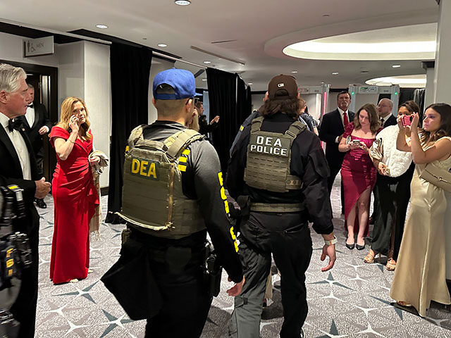 Title: Trump Correspondents Image ID: 26116197447426 Article: Members of law enforcement r