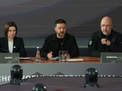 Moldova's President Maia Sandu and Ukraine's President Volodymyr Zelenskyy atten