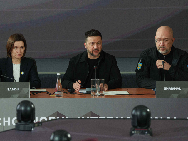 Moldova's President Maia Sandu and Ukraine's President Volodymyr Zelenskyy atten