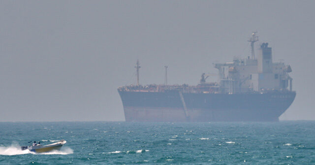 Report: Iran Using Iraqi Ships to Smuggle Oil Past U.S. Blockade