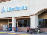 WATCH: Alleged Shoplifter Sues for $10,000 After Tussle with Grocery Clerk in Oregon
