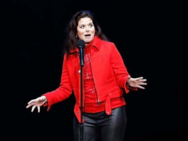 HILADELPHIA, PA - NOVEMBER 05: Debra Messing speaks during a Hillary Clinton campaign rall