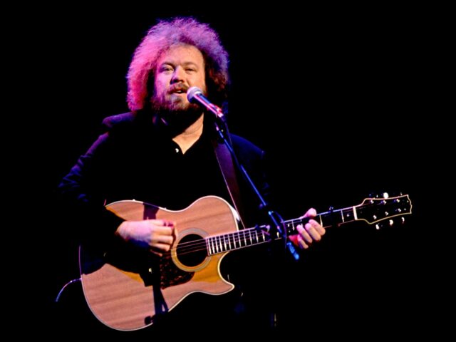Musician Don Schlitz performs, Chicago, Illinois, December 1, 1994. (Photo by Paul Natkin/