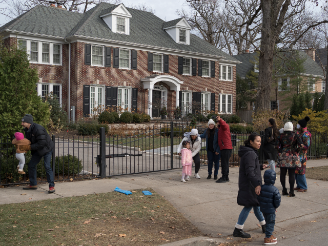 WINNETKA, IL - NOVEMBER 27: People visit the house featured in the movie "Home Alone" in W