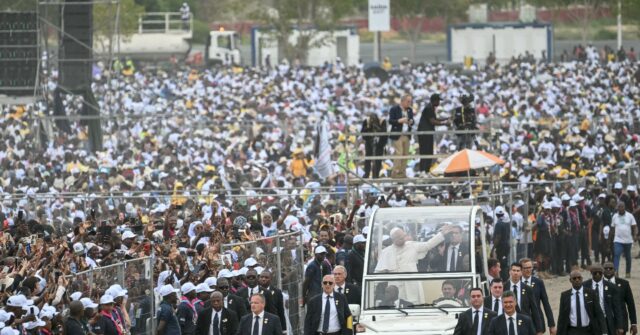 100,000 Attend Open-Air Mass by Pope Leo XIV in Angola