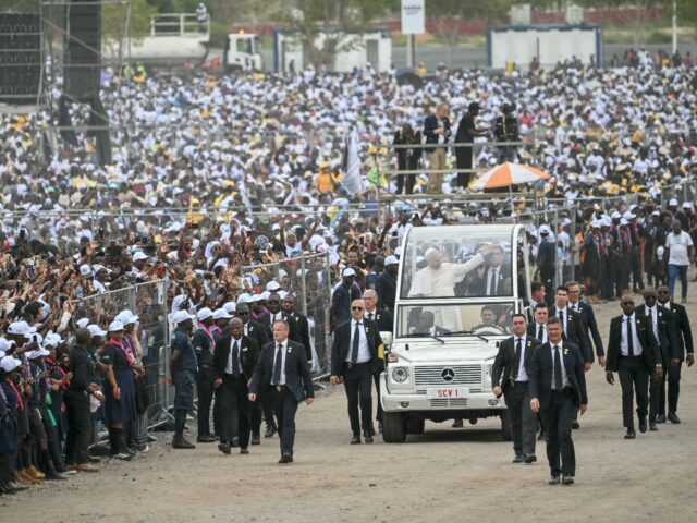 TOPSHOT - CORRECTION / Pope Leo XIV (C) waves from the Popemobile to the crowd as he arriv
