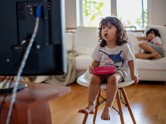 children watching tv