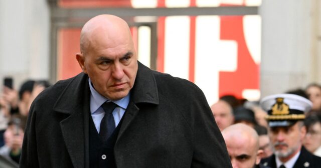 Italian Defense Minister: None of Trump’s Advisors ‘Dare to Contradict Him’