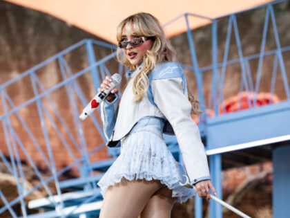 INDIO, CALIFORNIA - APRIL 19: (FOR EDITORIAL USE ONLY) Sabrina Carpenter performs during t