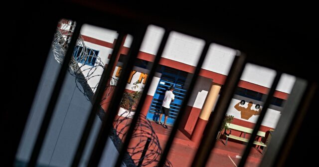 Spanish Govt. Urging Prisons to Expedite Foreign Inmates' Amnesty Claims