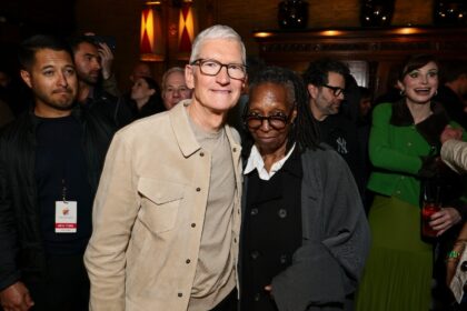 Apple's Tim Cook (L) will take over as chairman of the board after he cedes the CEO p