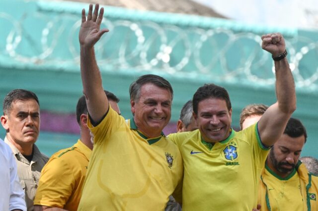 Former Brazilian President Jair Bolsonaro (L) and former intelligence chief Alexandre Rama