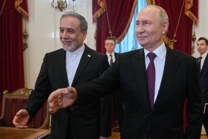 Iranian Foreign Minister Abbas Araghchi (L) met Russian President Vladimir Putin in Saint
