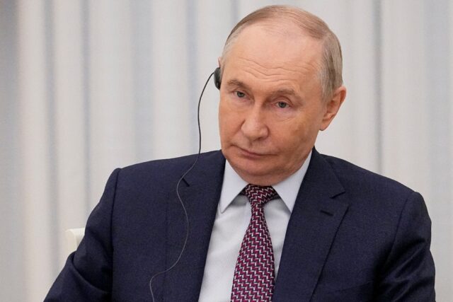 Russia's President Vladimir Putin has ordered a ceasefire in the country's war w