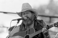 David Allan Coe, who wrote ‘Take This Job and Shove It’ and other country hits, dies at