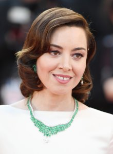 Aubrey Plaza confirms her pregnancy on 'SmartLess'