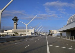 FAA to investigate after plane nearly hits 2 trucks at LAX