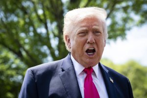 U.S. Navy fires on Iranian ship; Trump officials head to peace talks