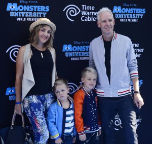 No Doubt guitarist Tom Dumont announces Parkinson's diagnosis