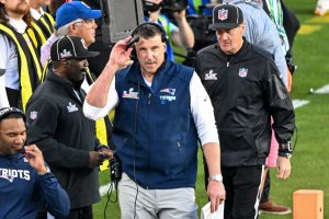 Patriots' Mike Vrabel to seek counseling, miss third day of NFL Draft