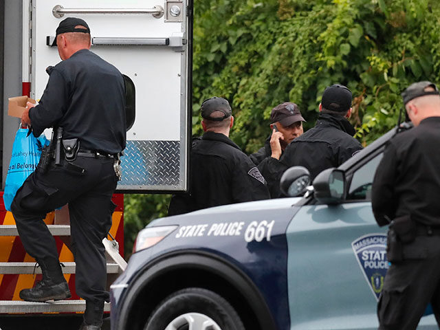 Title: Traffic Stop Armed Men Image ID: 21184678074788 Article: Police work on in the area