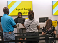 Spirit Airlines termina bruscamente le operazioni, blocca i passeggeri: 'Tutti i voli sono stati cancellati