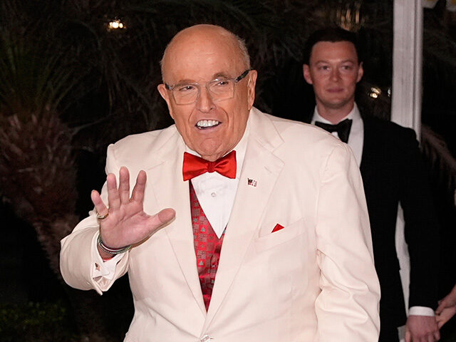 Title: Trump New Year's Eve Image ID: 26001094480786 Article: Rudy Giuliani arrives for a