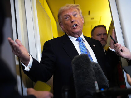 Title: Trump China Image ID: 26135554304873 Article: President Donald Trump speaks to repo