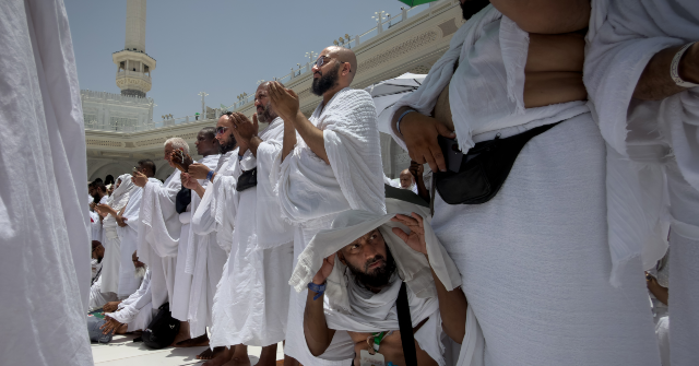 Saudi Arabia Prepares to Welcome 1.5 Million for Hajj amid Ebola, Iran Fears