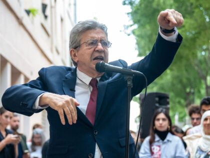 Far-Left Presidential Candidate Mélenchon Vows to Withdraw France from NATO